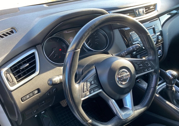 Nissan Qashqai cena 60900 przebieg: 224000, rok produkcji 2018 z Kielce małe 529